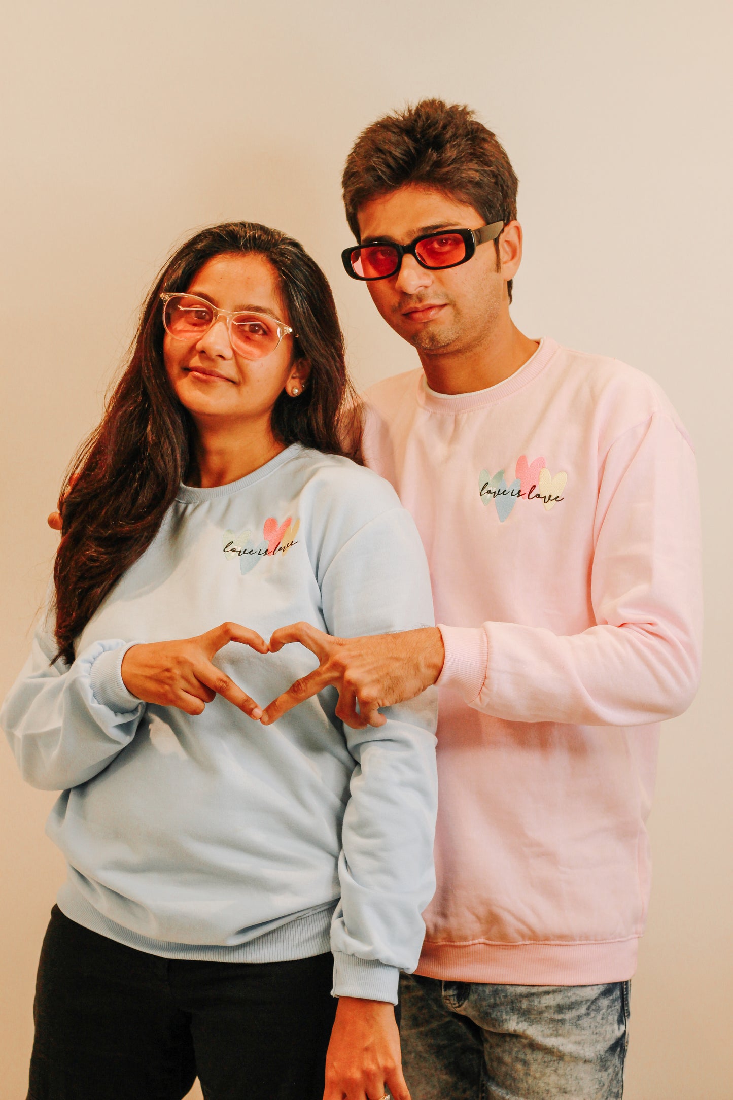 LOVE IS LOVE  - REGULAR FIT SWEATSHIRT AND HOODIE