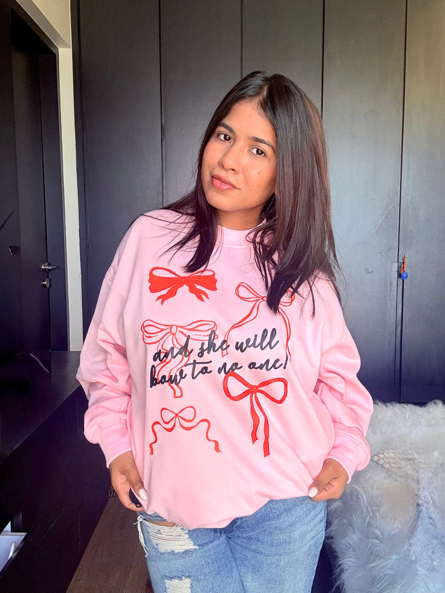 SHE WILL BOW TO NO ONE PINK OVERSIZED SWEATSHIRT